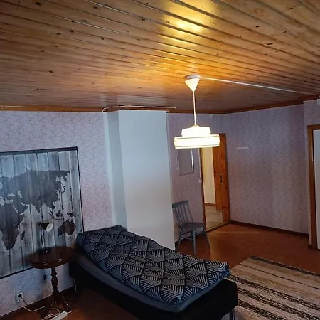 Talo Lahella Raution Kylan Keskustaa Loma-asunnot *