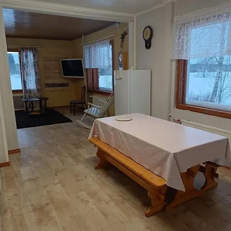 Talo Lahella Raution Kylan Keskustaa Rautio