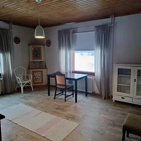 Talo Lahella Raution Kylan Keskustaa Loma-asunnot *